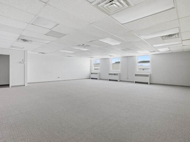 More Photos Of 5640 Williams Lake Rd, Waterford Township Light Manufacturing For Sale