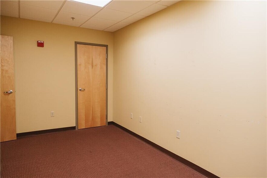 More Photos Of 81 Western Industrial Dr, Cranston Warehouse For Sale