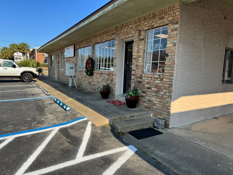 More Photos Of 114-116 Benning Dr, Destin Storefront For Sale