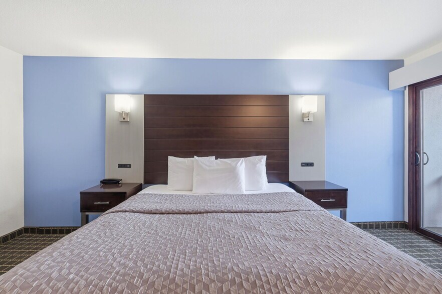 More Photos Of 600 Riverside Ave, Santa Cruz Hotel For Sale