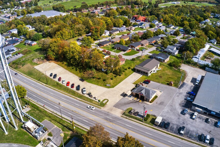 More Photos Of 784 S 4th St, Danville Showroom For Sale