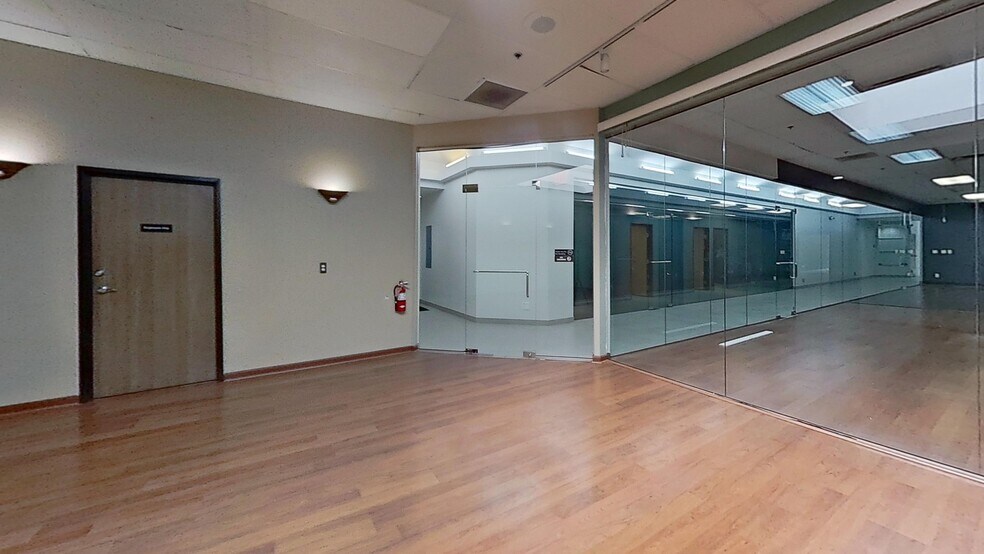 More Photos Of 2938 Biddle Ave, Wyandotte Storefront Retail Office For Lease