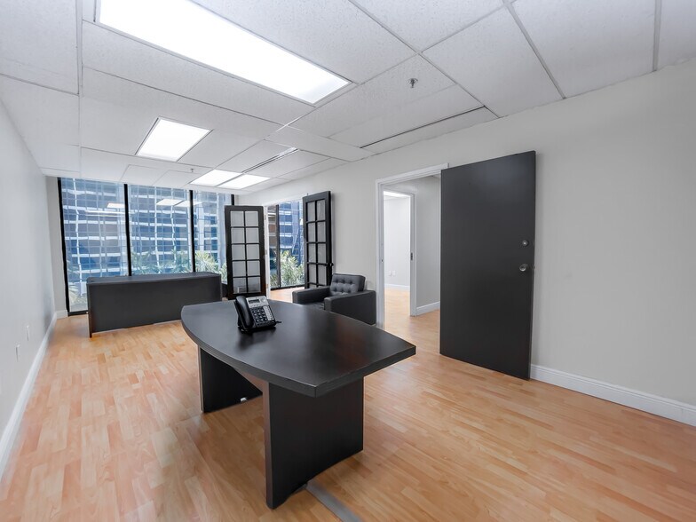 More Photos Of 1110 Brickell Ave, Miami Office For Sale