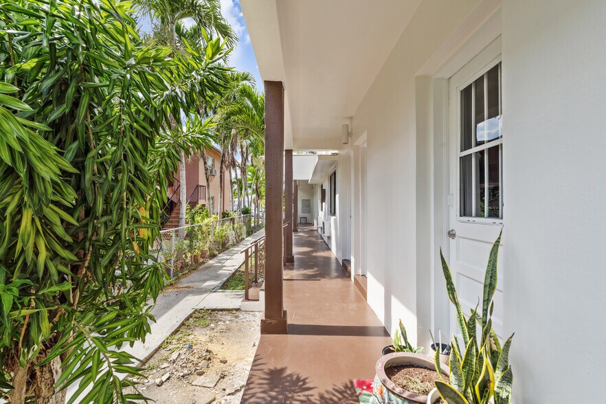 More Photos Of 550 SW 10th St, Miami Apartments For Sale