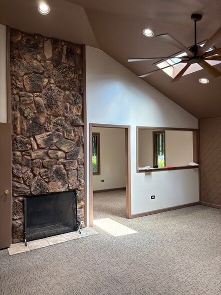 More Photos Of 1200 N Green Bay Rd, Waukegan Medical For Sale