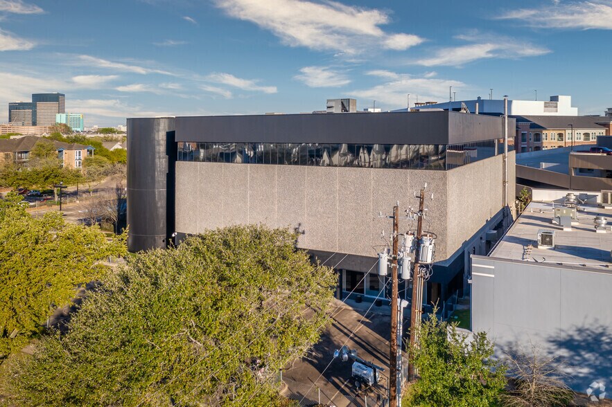More Photos Of 7807 Main St, Houston General Retail For Sale