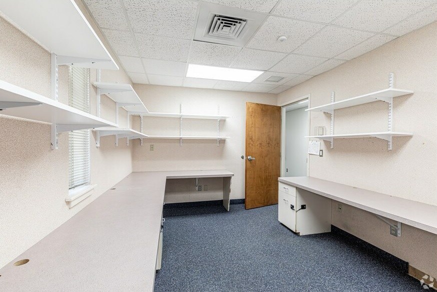 More Photos Of 2150 Main St, Springfield Medical For Lease