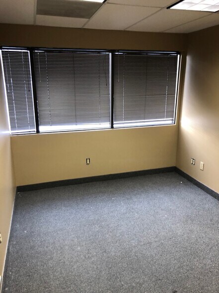 More Photos Of 4205 Lancaster Ln N, Plymouth Office For Lease