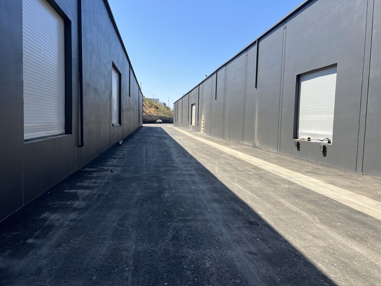 More Photos Of 2552-2556 E Olympic Blvd, Los Angeles Manufacturing For Lease