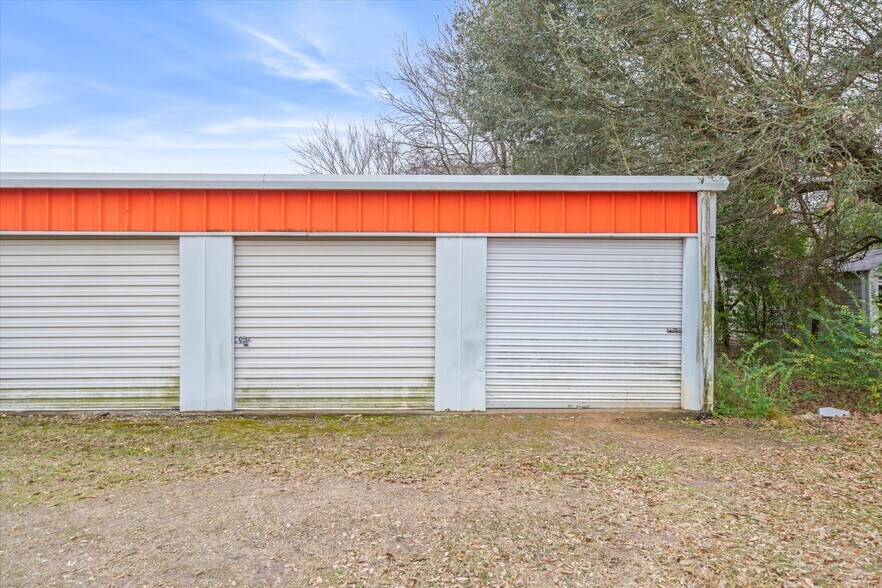 More Photos Of 601 Frank st, Grand Saline Self Storage For Sale