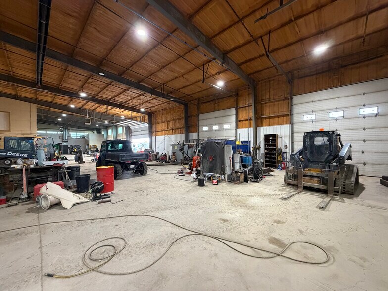 More Photos Of 609B Mccool Street, Crossfield, Crossfield Warehouse For Lease