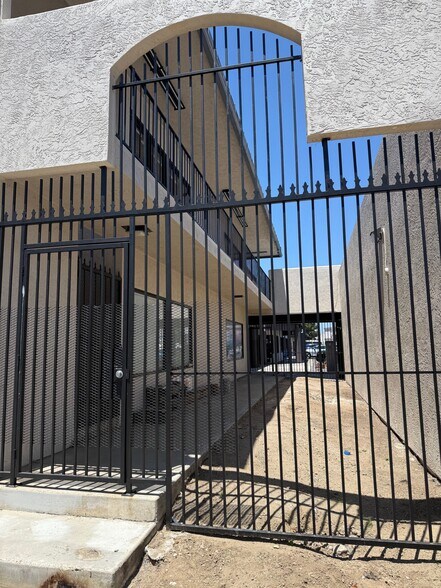 More Photos Of 3175-3185 Midway Dr, San Diego Storefront For Lease