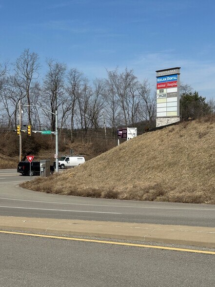 More Photos Of 4075-4089 Adair Ave, Valencia Storefront Retail Office For Lease