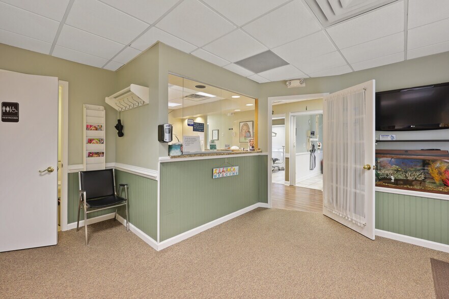 More Photos Of 3904 E Joppa Rd, Nottingham Flex For Sale