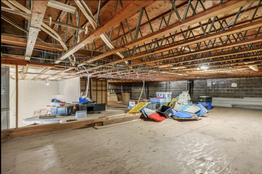 More Photos Of 6767 SW Macadam Ave, Portland Service For Lease