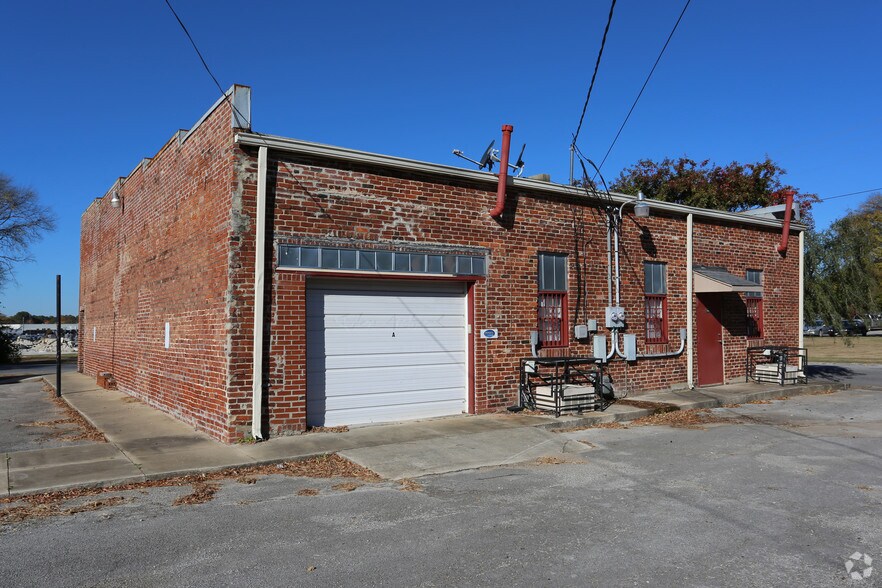 More Photos Of 1002 4th Ave SE, Decatur Office For Lease