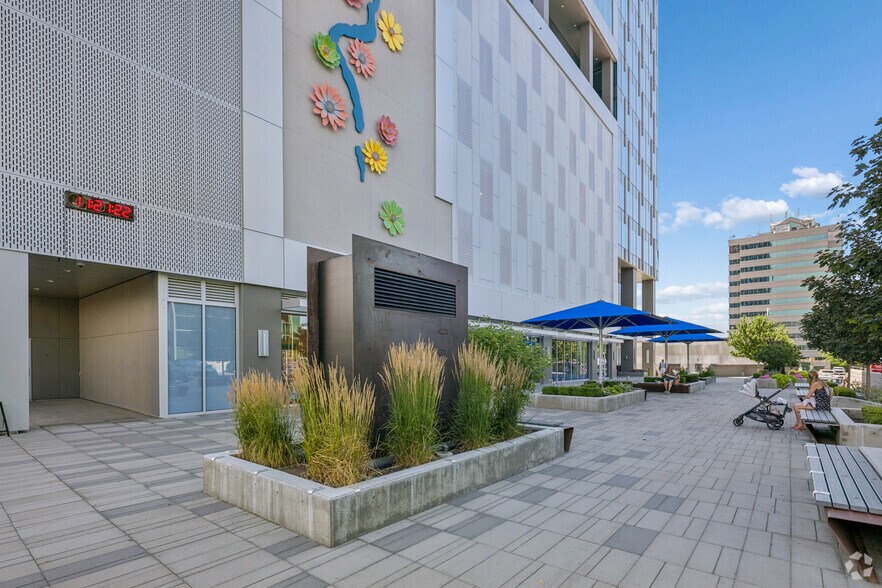 More Photos Of 1700 Dickson Av, Kelowna Unknown For Lease