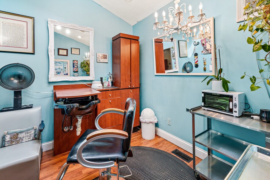 More Photos Of 2048 Winchester Ave, Ashland General Retail For Sale