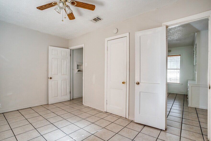 More Photos Of 14330 S Highway 281, Santo Trailer Camper Park For Sale