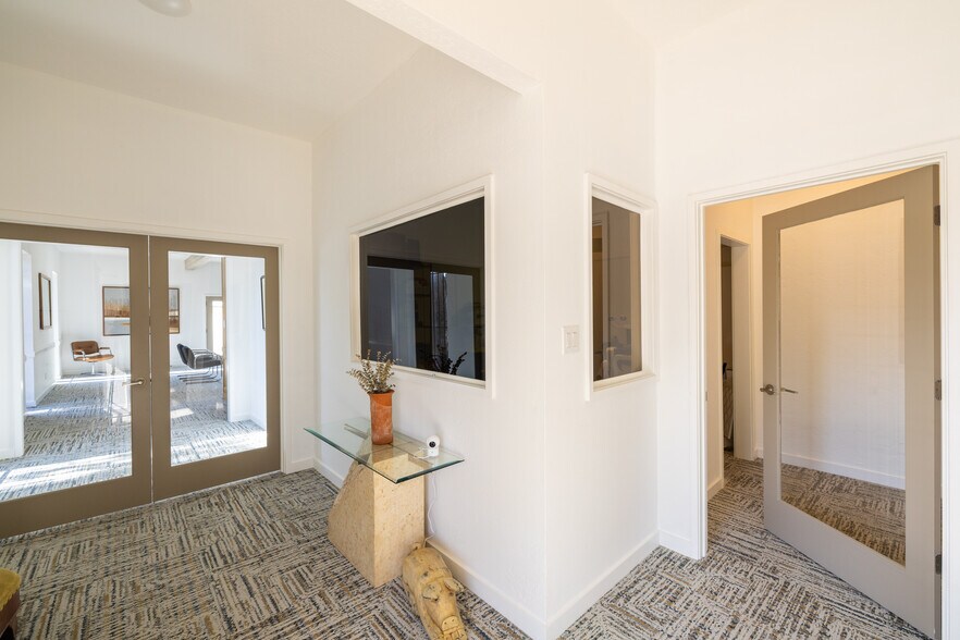 More Photos Of 3915 McKinney St, Houston Light Distribution For Sale