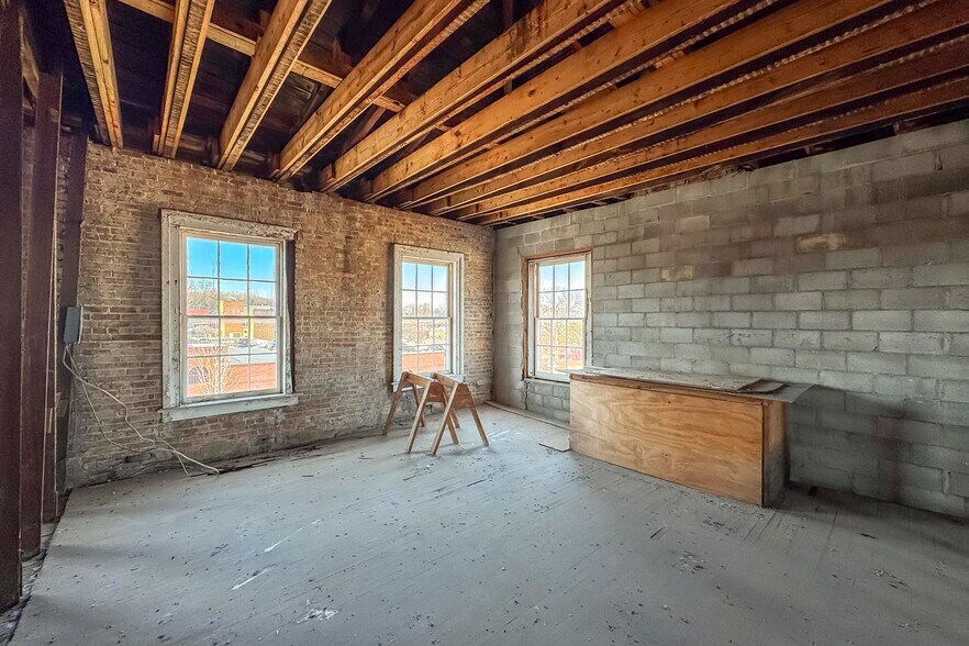 More Photos Of 706 N Main St, Columbia Office Residential For Sale