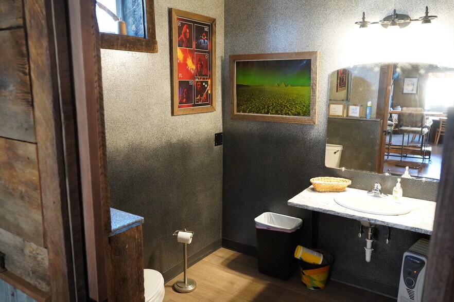 More Photos Of 505 King st, Cottonwood General Retail For Sale
