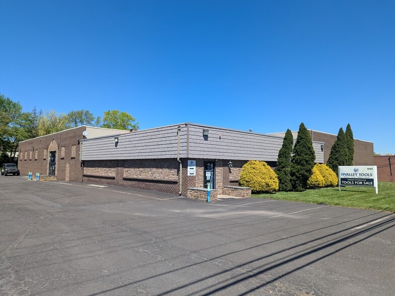 More Photos Of 1065 Industrial Blvd, Southampton Warehouse For Lease