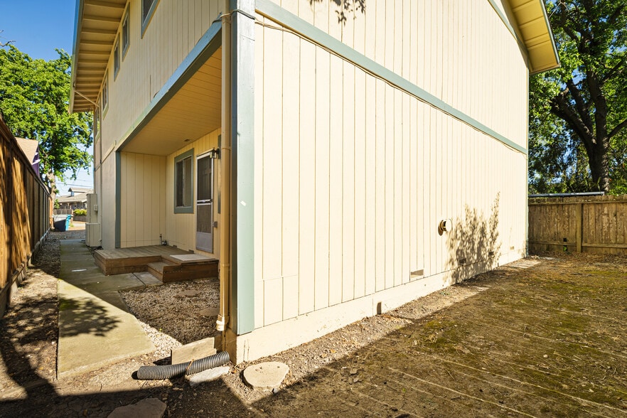 More Photos Of 611 Hendley St, Santa Rosa Apartments For Sale