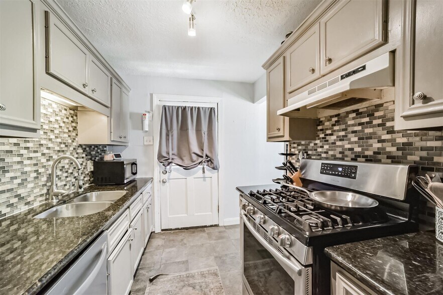 More Photos Of 543 Studewood St, Houston Specialty For Sale