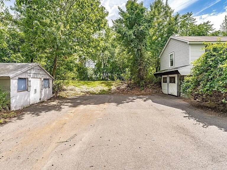 More Photos Of 95 Baskin Dr, Chicopee Office Residential For Sale