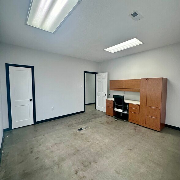 More Photos Of 710 Dawn St, Richmond Warehouse For Lease