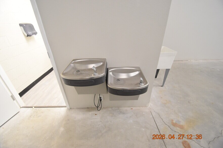 More Photos Of 4403 E Columbus Dr, Tampa Light Manufacturing For Lease