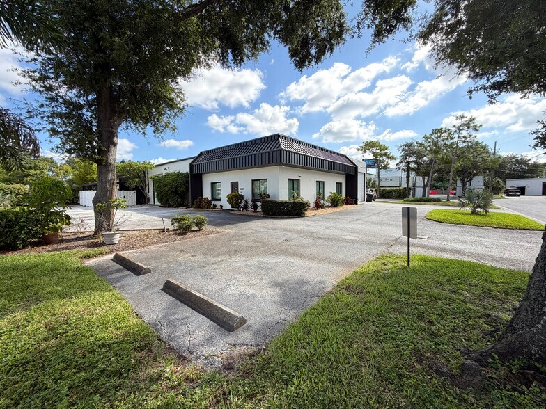 More Photos Of 1401 22nd St N, Saint Petersburg Manufacturing For Lease