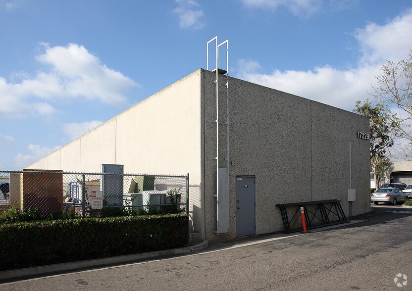 More Photos Of 17151 Newhope St, Fountain Valley Unknown For Lease