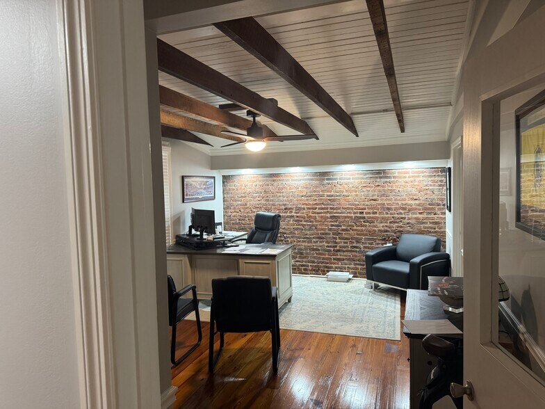 More Photos Of 126 S 8th St, Opelika Office For Sale
