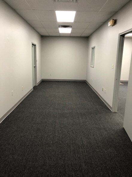 More Photos Of 486 Windsor Park Dr, Dayton Warehouse For Lease