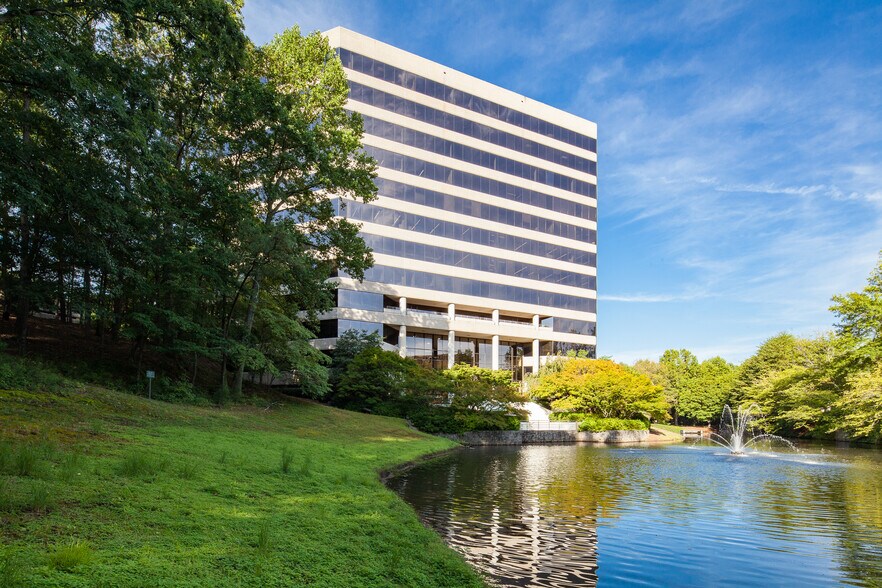 More Photos Of 400 Northridge Rd, Atlanta Office For Lease