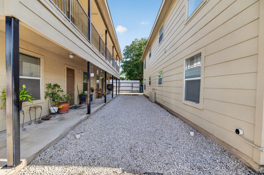 More Photos Of 926 Drury Ln, San Antonio Apartments For Sale