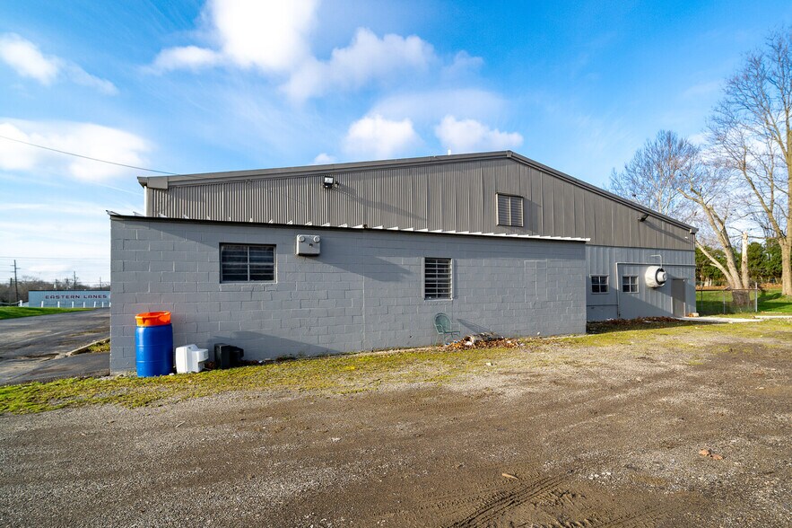 More Photos Of 6962 Coles Rd, Middletown General Retail For Sale