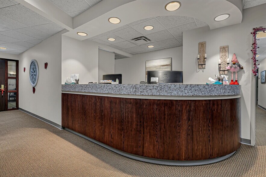 More Photos Of 1511 Northway Dr, Saint Cloud Medical For Sale