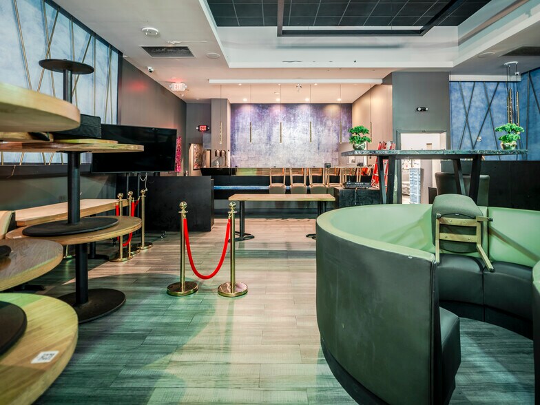 More Photos Of 125-127 Miracle Mile, Coral Gables Storefront For Lease