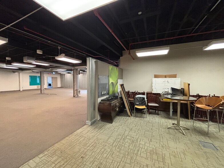 More Photos Of 1900 Lowe St, Pittsburgh Warehouse For Lease