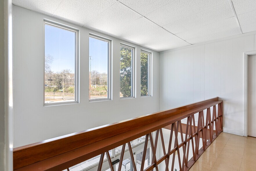 More Photos Of 1901 Westwood Ave, Richmond Warehouse For Sale