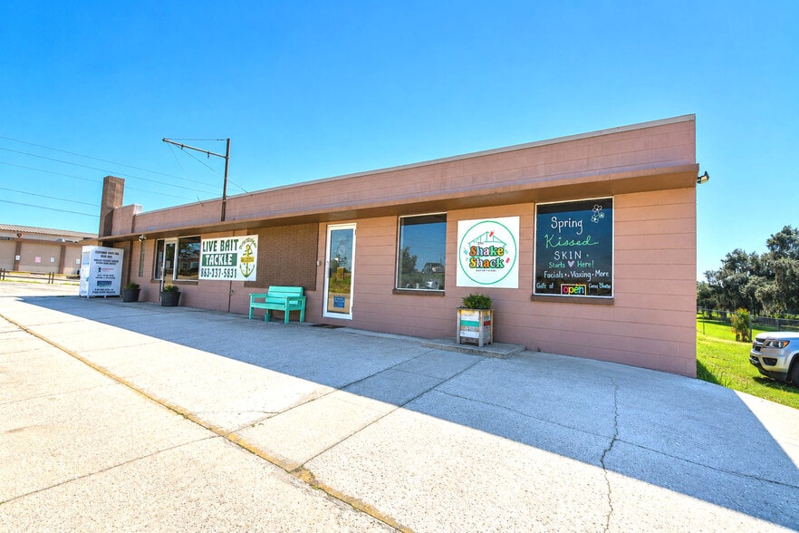 Primary Photo Of 103-105 S Scenic Hwy, Frostproof General Retail For Sale
