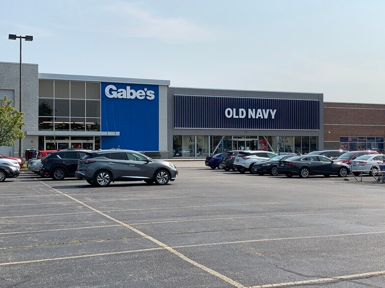More Photos Of 7555-7705 Market Place Dr, Aurora Storefront For Lease