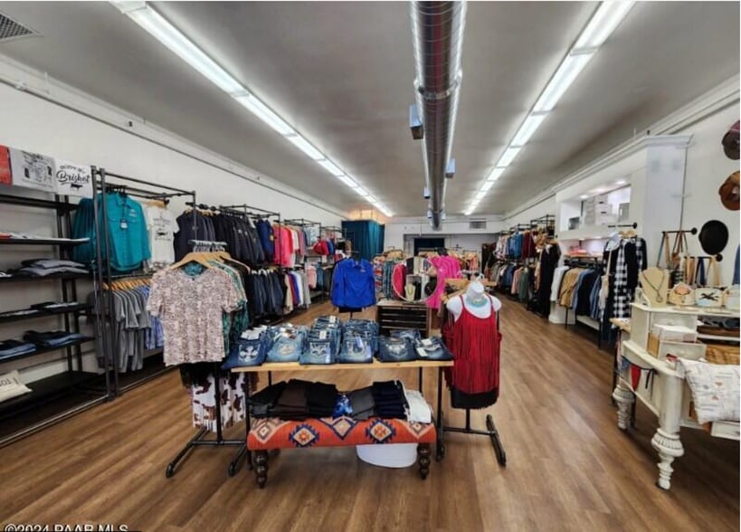 More Photos Of 121 N Cortez St, Prescott Storefront For Lease