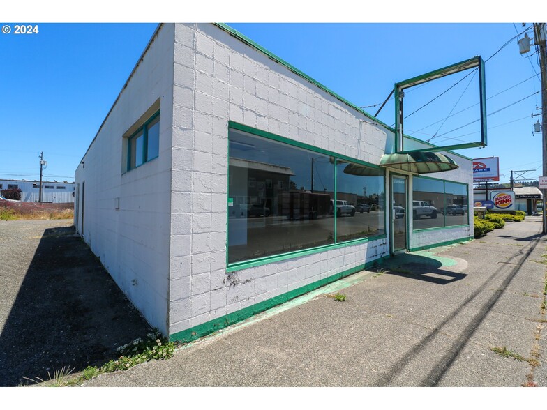 Primary Photo Of 862 S Broadway, Coos Bay Freestanding For Sale