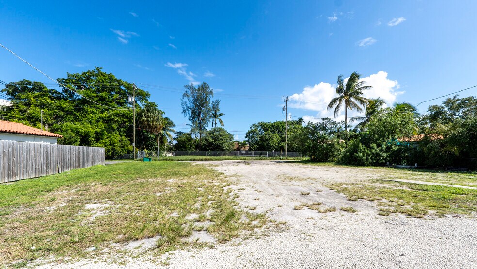 More Photos Of 13-19 S Federal Hwy, Dania Storefront For Lease