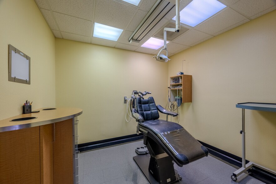 More Photos Of 1570 S Rainbow Blvd, Las Vegas Office For Lease
