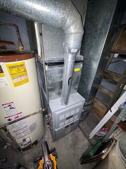 More Photos Of 640 5th Ave, Troy Specialty For Sale